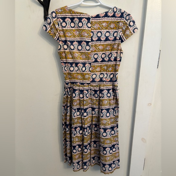 Anthropologie patterned dress with brown belt. Size 2 - Picture 5 of 5